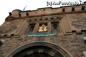 [P10] Deasupra arcului de la intrarea în Edinburgh Castle.  » foto by ariciu*
 - 
<span class="allrVoted glyphicon glyphicon-heart hidden" id="av502751"></span>
<a class="m-l-10 hidden" id="sv502751" onclick="voting_Foto_DelVot(,502751,9014)" role="button">șterge vot <span class="glyphicon glyphicon-remove"></span></a>
<a id="v9502751" class=" c-red"  onclick="voting_Foto_SetVot(502751)" role="button"><span class="glyphicon glyphicon-heart-empty"></span> <b>LIKE</b> = Votează poza</a> <img class="hidden"  id="f502751W9" src="/imagini/loader.gif" border="0" /><span class="AjErrMes hidden" id="e502751ErM"></span>