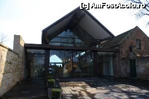 [P46] Centrul de primire a turiștilor, recent construit la Rosslyn Chapel.  » foto by ariciu*
 - 
<span class="allrVoted glyphicon glyphicon-heart hidden" id="av502787"></span>
<a class="m-l-10 hidden" id="sv502787" onclick="voting_Foto_DelVot(,502787,9014)" role="button">șterge vot <span class="glyphicon glyphicon-remove"></span></a>
<a id="v9502787" class=" c-red"  onclick="voting_Foto_SetVot(502787)" role="button"><span class="glyphicon glyphicon-heart-empty"></span> <b>LIKE</b> = Votează poza</a> <img class="hidden"  id="f502787W9" src="/imagini/loader.gif" border="0" /><span class="AjErrMes hidden" id="e502787ErM"></span>
