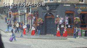 [P01] Festivalul Fringe din Edinburgh, printre picaturi de ploaie.  » foto by Aurici
 - 
<span class="allrVoted glyphicon glyphicon-heart hidden" id="av907987"></span>
<a class="m-l-10 hidden" id="sv907987" onclick="voting_Foto_DelVot(,907987,9014)" role="button">șterge vot <span class="glyphicon glyphicon-remove"></span></a>
<a id="v9907987" class=" c-red"  onclick="voting_Foto_SetVot(907987)" role="button"><span class="glyphicon glyphicon-heart-empty"></span> <b>LIKE</b> = Votează poza</a> <img class="hidden"  id="f907987W9" src="/imagini/loader.gif" border="0" /><span class="AjErrMes hidden" id="e907987ErM"></span>