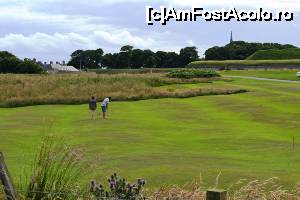 [P31] Berwick-upon-Tweed - tipic... englezesc, jocul de golf. Dar ce gazon!!!  » foto by makuy*
 - 
<span class="allrVoted glyphicon glyphicon-heart hidden" id="av651922"></span>
<a class="m-l-10 hidden" id="sv651922" onclick="voting_Foto_DelVot(,651922,9014)" role="button">șterge vot <span class="glyphicon glyphicon-remove"></span></a>
<a id="v9651922" class=" c-red"  onclick="voting_Foto_SetVot(651922)" role="button"><span class="glyphicon glyphicon-heart-empty"></span> <b>LIKE</b> = Votează poza</a> <img class="hidden"  id="f651922W9" src="/imagini/loader.gif" border="0" /><span class="AjErrMes hidden" id="e651922ErM"></span>
