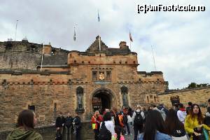 [P05] Edinburgh - intrarea în castel » foto by makuy*
 - 
<span class="allrVoted glyphicon glyphicon-heart hidden" id="av652756"></span>
<a class="m-l-10 hidden" id="sv652756" onclick="voting_Foto_DelVot(,652756,9014)" role="button">șterge vot <span class="glyphicon glyphicon-remove"></span></a>
<a id="v9652756" class=" c-red"  onclick="voting_Foto_SetVot(652756)" role="button"><span class="glyphicon glyphicon-heart-empty"></span> <b>LIKE</b> = Votează poza</a> <img class="hidden"  id="f652756W9" src="/imagini/loader.gif" border="0" /><span class="AjErrMes hidden" id="e652756ErM"></span>