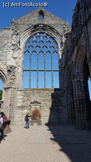 [P22] ruinele Holyrood Abbey » foto by geani anto
 - 
<span class="allrVoted glyphicon glyphicon-heart hidden" id="av988168"></span>
<a class="m-l-10 hidden" id="sv988168" onclick="voting_Foto_DelVot(,988168,9014)" role="button">șterge vot <span class="glyphicon glyphicon-remove"></span></a>
<a id="v9988168" class=" c-red"  onclick="voting_Foto_SetVot(988168)" role="button"><span class="glyphicon glyphicon-heart-empty"></span> <b>LIKE</b> = Votează poza</a> <img class="hidden"  id="f988168W9" src="/imagini/loader.gif" border="0" /><span class="AjErrMes hidden" id="e988168ErM"></span>