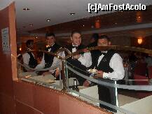 [P10] Echipa ospatarilor,din stanga:Florin,Iulian si ajutorul sau. » foto by georgiana
 - 
<span class="allrVoted glyphicon glyphicon-heart hidden" id="av204719"></span>
<a class="m-l-10 hidden" id="sv204719" onclick="voting_Foto_DelVot(,204719,9018)" role="button">șterge vot <span class="glyphicon glyphicon-remove"></span></a>
<a id="v9204719" class=" c-red"  onclick="voting_Foto_SetVot(204719)" role="button"><span class="glyphicon glyphicon-heart-empty"></span> <b>LIKE</b> = Votează poza</a> <img class="hidden"  id="f204719W9" src="/imagini/loader.gif" border="0" /><span class="AjErrMes hidden" id="e204719ErM"></span>