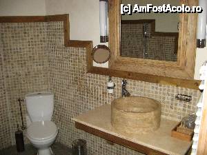 [P01] Baia din camera Cassia - Fronius Residence » foto by vlado2
 - 
<span class="allrVoted glyphicon glyphicon-heart hidden" id="av455322"></span>
<a class="m-l-10 hidden" id="sv455322" onclick="voting_Foto_DelVot(,455322,9026)" role="button">șterge vot <span class="glyphicon glyphicon-remove"></span></a>
<a id="v9455322" class=" c-red"  onclick="voting_Foto_SetVot(455322)" role="button"><span class="glyphicon glyphicon-heart-empty"></span> <b>LIKE</b> = Votează poza</a> <img class="hidden"  id="f455322W9" src="/imagini/loader.gif" border="0" /><span class="AjErrMes hidden" id="e455322ErM"></span>