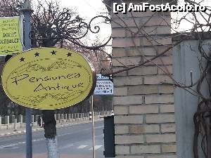 [P03] Panoul de la intrare, nu iese in evidenta cand conduci masina si cauti adresa » foto by Dan&Ema
 - 
<span class="allrVoted glyphicon glyphicon-heart hidden" id="av500325"></span>
<a class="m-l-10 hidden" id="sv500325" onclick="voting_Foto_DelVot(,500325,9028)" role="button">șterge vot <span class="glyphicon glyphicon-remove"></span></a>
<a id="v9500325" class=" c-red"  onclick="voting_Foto_SetVot(500325)" role="button"><span class="glyphicon glyphicon-heart-empty"></span> <b>LIKE</b> = Votează poza</a> <img class="hidden"  id="f500325W9" src="/imagini/loader.gif" border="0" /><span class="AjErrMes hidden" id="e500325ErM"></span>