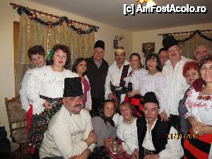 [P03] De Anul Nou, toata trupa s-a imbracat in portul popular maramuresean.  » foto by #rodica
 - 
<span class="allrVoted glyphicon glyphicon-heart hidden" id="av397940"></span>
<a class="m-l-10 hidden" id="sv397940" onclick="voting_Foto_DelVot(,397940,9036)" role="button">șterge vot <span class="glyphicon glyphicon-remove"></span></a>
<a id="v9397940" class=" c-red"  onclick="voting_Foto_SetVot(397940)" role="button"><span class="glyphicon glyphicon-heart-empty"></span> <b>LIKE</b> = Votează poza</a> <img class="hidden"  id="f397940W9" src="/imagini/loader.gif" border="0" /><span class="AjErrMes hidden" id="e397940ErM"></span>