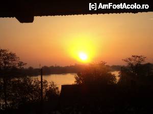 [P07] Rasarit de soare surprins de pe teresa pensiunii la ora 6 dimineata. Rasaritul a fost mult mai frumos decat se vede, aparatul foto a fost unul mediocru :)  » foto by adianghel
 - 
<span class="allrVoted glyphicon glyphicon-heart hidden" id="av418516"></span>
<a class="m-l-10 hidden" id="sv418516" onclick="voting_Foto_DelVot(,418516,9050)" role="button">șterge vot <span class="glyphicon glyphicon-remove"></span></a>
<a id="v9418516" class=" c-red"  onclick="voting_Foto_SetVot(418516)" role="button"><span class="glyphicon glyphicon-heart-empty"></span> <b>LIKE</b> = Votează poza</a> <img class="hidden"  id="f418516W9" src="/imagini/loader.gif" border="0" /><span class="AjErrMes hidden" id="e418516ErM"></span>