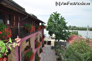[P17] Vedere din balconul pensiunii... Dunarea se afla drept in fata...  » foto by Catzus
 - 
<span class="allrVoted glyphicon glyphicon-heart hidden" id="av530109"></span>
<a class="m-l-10 hidden" id="sv530109" onclick="voting_Foto_DelVot(,530109,9050)" role="button">șterge vot <span class="glyphicon glyphicon-remove"></span></a>
<a id="v9530109" class=" c-red"  onclick="voting_Foto_SetVot(530109)" role="button"><span class="glyphicon glyphicon-heart-empty"></span> <b>LIKE</b> = Votează poza</a> <img class="hidden"  id="f530109W9" src="/imagini/loader.gif" border="0" /><span class="AjErrMes hidden" id="e530109ErM"></span>
