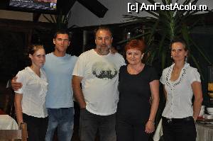 [P19] 'Dream-team'-ul care a facut posibil sejurul nostru minunat; de la stanga la dreapta: 
- Ionela
- Alex
- Dl. Marius
- D-na. Adriana
- Alina
Multumim!!!  » foto by Catzus
 - 
<span class="allrVoted glyphicon glyphicon-heart hidden" id="av530112"></span>
<a class="m-l-10 hidden" id="sv530112" onclick="voting_Foto_DelVot(,530112,9050)" role="button">șterge vot <span class="glyphicon glyphicon-remove"></span></a>
<a id="v9530112" class=" c-red"  onclick="voting_Foto_SetVot(530112)" role="button"><span class="glyphicon glyphicon-heart-empty"></span> <b>LIKE</b> = Votează poza</a> <img class="hidden"  id="f530112W9" src="/imagini/loader.gif" border="0" /><span class="AjErrMes hidden" id="e530112ErM"></span>