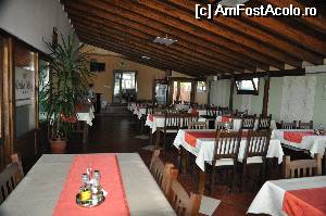 [P09] Restaurantul interior unde se serveste masa » foto by Catzus
 - 
<span class="allrVoted glyphicon glyphicon-heart hidden" id="av530077"></span>
<a class="m-l-10 hidden" id="sv530077" onclick="voting_Foto_DelVot(,530077,9050)" role="button">șterge vot <span class="glyphicon glyphicon-remove"></span></a>
<a id="v9530077" class=" c-red"  onclick="voting_Foto_SetVot(530077)" role="button"><span class="glyphicon glyphicon-heart-empty"></span> <b>LIKE</b> = Votează poza</a> <img class="hidden"  id="f530077W9" src="/imagini/loader.gif" border="0" /><span class="AjErrMes hidden" id="e530077ErM"></span>