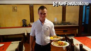 [P12] Petrica, ne serveste cina la restaurantul Delta Miraj. Multumim.  » foto by samcluj
 - 
<span class="allrVoted glyphicon glyphicon-heart hidden" id="av458776"></span>
<a class="m-l-10 hidden" id="sv458776" onclick="voting_Foto_DelVot(,458776,9050)" role="button">șterge vot <span class="glyphicon glyphicon-remove"></span></a>
<a id="v9458776" class=" c-red"  onclick="voting_Foto_SetVot(458776)" role="button"><span class="glyphicon glyphicon-heart-empty"></span> <b>LIKE</b> = Votează poza</a> <img class="hidden"  id="f458776W9" src="/imagini/loader.gif" border="0" /><span class="AjErrMes hidden" id="e458776ErM"></span>