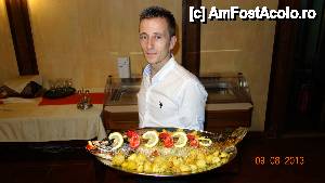 [P07] Mihai, de la restaurantul Delta Miraj, mereu cu zambetul pe buze. Multumim frumos!  » foto by samcluj
 - 
<span class="allrVoted glyphicon glyphicon-heart hidden" id="av458771"></span>
<a class="m-l-10 hidden" id="sv458771" onclick="voting_Foto_DelVot(,458771,9050)" role="button">șterge vot <span class="glyphicon glyphicon-remove"></span></a>
<a id="v9458771" class=" c-red"  onclick="voting_Foto_SetVot(458771)" role="button"><span class="glyphicon glyphicon-heart-empty"></span> <b>LIKE</b> = Votează poza</a> <img class="hidden"  id="f458771W9" src="/imagini/loader.gif" border="0" /><span class="AjErrMes hidden" id="e458771ErM"></span>