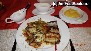 [P09] Nu mai stiu cum ii zice, dar cu mamaliguta si mujdei - o combinatie delicioasa!  » foto by samcluj
 - 
<span class="allrVoted glyphicon glyphicon-heart hidden" id="av458773"></span>
<a class="m-l-10 hidden" id="sv458773" onclick="voting_Foto_DelVot(,458773,9050)" role="button">șterge vot <span class="glyphicon glyphicon-remove"></span></a>
<a id="v9458773" class=" c-red"  onclick="voting_Foto_SetVot(458773)" role="button"><span class="glyphicon glyphicon-heart-empty"></span> <b>LIKE</b> = Votează poza</a> <img class="hidden"  id="f458773W9" src="/imagini/loader.gif" border="0" /><span class="AjErrMes hidden" id="e458773ErM"></span>
