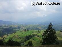 [P01] Satul Sirnea vazut din Curmatura Groapelor - septembrie 2010 cand coboram din Piatra Craiului Vf. La Om » foto by Lumis66
 - 
<span class="allrVoted glyphicon glyphicon-heart hidden" id="av207065"></span>
<a class="m-l-10 hidden" id="sv207065" onclick="voting_Foto_DelVot(,207065,9059)" role="button">șterge vot <span class="glyphicon glyphicon-remove"></span></a>
<a id="v9207065" class=" c-red"  onclick="voting_Foto_SetVot(207065)" role="button"><span class="glyphicon glyphicon-heart-empty"></span> <b>LIKE</b> = Votează poza</a> <img class="hidden"  id="f207065W9" src="/imagini/loader.gif" border="0" /><span class="AjErrMes hidden" id="e207065ErM"></span>