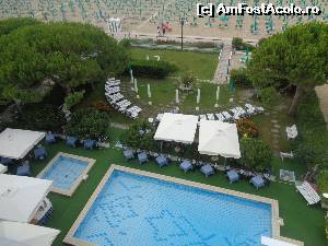 [P02] piscina hotelului, vedere de la balcon » foto by ema62
 - 
<span class="allrVoted glyphicon glyphicon-heart hidden" id="av655492"></span>
<a class="m-l-10 hidden" id="sv655492" onclick="voting_Foto_DelVot(,655492,9065)" role="button">șterge vot <span class="glyphicon glyphicon-remove"></span></a>
<a id="v9655492" class=" c-red"  onclick="voting_Foto_SetVot(655492)" role="button"><span class="glyphicon glyphicon-heart-empty"></span> <b>LIKE</b> = Votează poza</a> <img class="hidden"  id="f655492W9" src="/imagini/loader.gif" border="0" /><span class="AjErrMes hidden" id="e655492ErM"></span>
