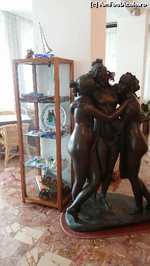 [P20] Cele trei grații (Aglaia, Euphrosina și Thalia) ale sculptorului Antonio Canova » foto by mauricius*
 - 
<span class="allrVoted glyphicon glyphicon-heart hidden" id="av552257"></span>
<a class="m-l-10 hidden" id="sv552257" onclick="voting_Foto_DelVot(,552257,9065)" role="button">șterge vot <span class="glyphicon glyphicon-remove"></span></a>
<a id="v9552257" class=" c-red"  onclick="voting_Foto_SetVot(552257)" role="button"><span class="glyphicon glyphicon-heart-empty"></span> <b>LIKE</b> = Votează poza</a> <img class="hidden"  id="f552257W9" src="/imagini/loader.gif" border="0" /><span class="AjErrMes hidden" id="e552257ErM"></span>