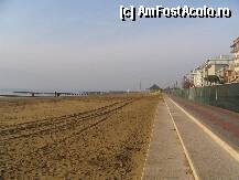 [P10] Lido di Jesolo,plaja cu nisip a statiunii » foto by luciaoradea
 - 
<span class="allrVoted glyphicon glyphicon-heart hidden" id="av206961"></span>
<a class="m-l-10 hidden" id="sv206961" onclick="voting_Foto_DelVot(,206961,9070)" role="button">șterge vot <span class="glyphicon glyphicon-remove"></span></a>
<a id="v9206961" class=" c-red"  onclick="voting_Foto_SetVot(206961)" role="button"><span class="glyphicon glyphicon-heart-empty"></span> <b>LIKE</b> = Votează poza</a> <img class="hidden"  id="f206961W9" src="/imagini/loader.gif" border="0" /><span class="AjErrMes hidden" id="e206961ErM"></span>