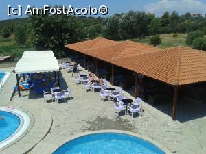 [P14] Village Mare - recomandabil, dacă eşti bine informat. Vedere de pe terasa restaurantului la prima piscină pentru copii şi barul de la piscine.  » foto by bogumil
 - 
<span class="allrVoted glyphicon glyphicon-heart hidden" id="av732092"></span>
<a class="m-l-10 hidden" id="sv732092" onclick="voting_Foto_DelVot(,732092,9103)" role="button">șterge vot <span class="glyphicon glyphicon-remove"></span></a>
<a id="v9732092" class=" c-red"  onclick="voting_Foto_SetVot(732092)" role="button"><span class="glyphicon glyphicon-heart-empty"></span> <b>LIKE</b> = Votează poza</a> <img class="hidden"  id="f732092W9" src="/imagini/loader.gif" border="0" /><span class="AjErrMes hidden" id="e732092ErM"></span>