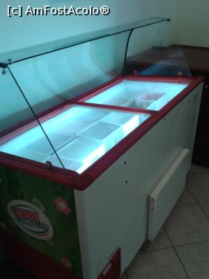 [P23] Village Mare - recomandabil, dacă eşti bine informat. Vitrina pentru îngheţată.  » foto by bogumil
 - 
<span class="allrVoted glyphicon glyphicon-heart hidden" id="av732101"></span>
<a class="m-l-10 hidden" id="sv732101" onclick="voting_Foto_DelVot(,732101,9103)" role="button">șterge vot <span class="glyphicon glyphicon-remove"></span></a>
<a id="v9732101" class=" c-red"  onclick="voting_Foto_SetVot(732101)" role="button"><span class="glyphicon glyphicon-heart-empty"></span> <b>LIKE</b> = Votează poza</a> <img class="hidden"  id="f732101W9" src="/imagini/loader.gif" border="0" /><span class="AjErrMes hidden" id="e732101ErM"></span>