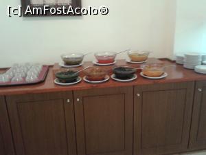 [P24] Village Mare - recomandabil, dacă eşti bine informat. Gem, dulceaţă, miere...  » foto by bogumil
 - 
<span class="allrVoted glyphicon glyphicon-heart hidden" id="av732102"></span>
<a class="m-l-10 hidden" id="sv732102" onclick="voting_Foto_DelVot(,732102,9103)" role="button">șterge vot <span class="glyphicon glyphicon-remove"></span></a>
<a id="v9732102" class=" c-red"  onclick="voting_Foto_SetVot(732102)" role="button"><span class="glyphicon glyphicon-heart-empty"></span> <b>LIKE</b> = Votează poza</a> <img class="hidden"  id="f732102W9" src="/imagini/loader.gif" border="0" /><span class="AjErrMes hidden" id="e732102ErM"></span>