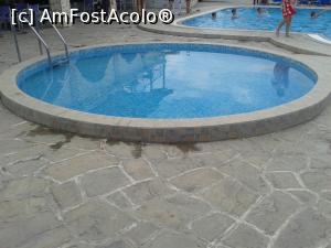 [P41] Village Mare - recomandabil, dacă eşti bine informat. Piscina mică.  » foto by bogumil
 - 
<span class="allrVoted glyphicon glyphicon-heart hidden" id="av732119"></span>
<a class="m-l-10 hidden" id="sv732119" onclick="voting_Foto_DelVot(,732119,9103)" role="button">șterge vot <span class="glyphicon glyphicon-remove"></span></a>
<a id="v9732119" class=" c-red"  onclick="voting_Foto_SetVot(732119)" role="button"><span class="glyphicon glyphicon-heart-empty"></span> <b>LIKE</b> = Votează poza</a> <img class="hidden"  id="f732119W9" src="/imagini/loader.gif" border="0" /><span class="AjErrMes hidden" id="e732119ErM"></span>