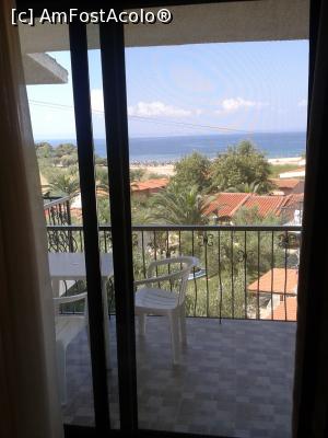 [P07] Village Mare - recomandabil, dacă eşti bine informat. Vedere din cameră spre mare.  » foto by bogumil
 - 
<span class="allrVoted glyphicon glyphicon-heart hidden" id="av732085"></span>
<a class="m-l-10 hidden" id="sv732085" onclick="voting_Foto_DelVot(,732085,9103)" role="button">șterge vot <span class="glyphicon glyphicon-remove"></span></a>
<a id="v9732085" class=" c-red"  onclick="voting_Foto_SetVot(732085)" role="button"><span class="glyphicon glyphicon-heart-empty"></span> <b>LIKE</b> = Votează poza</a> <img class="hidden"  id="f732085W9" src="/imagini/loader.gif" border="0" /><span class="AjErrMes hidden" id="e732085ErM"></span>