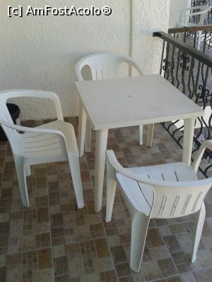 [P08] Village Mare - recomandabil, dacă eşti bine informat. Pe balcon.  » foto by bogumil
 - 
<span class="allrVoted glyphicon glyphicon-heart hidden" id="av732086"></span>
<a class="m-l-10 hidden" id="sv732086" onclick="voting_Foto_DelVot(,732086,9103)" role="button">șterge vot <span class="glyphicon glyphicon-remove"></span></a>
<a id="v9732086" class=" c-red"  onclick="voting_Foto_SetVot(732086)" role="button"><span class="glyphicon glyphicon-heart-empty"></span> <b>LIKE</b> = Votează poza</a> <img class="hidden"  id="f732086W9" src="/imagini/loader.gif" border="0" /><span class="AjErrMes hidden" id="e732086ErM"></span>