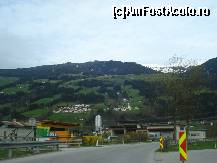 [P104] de la Kitzbuhel spre Hart im Zillertal.Aici suntem pe drumul de la Fugen spre Niederhart.Sus se vede satul Hart im Zillertal cu biserica aceea despre care v-am povestit. » foto by adryana
 - 
<span class="allrVoted glyphicon glyphicon-heart hidden" id="av316811"></span>
<a class="m-l-10 hidden" id="sv316811" onclick="voting_Foto_DelVot(,316811,9111)" role="button">șterge vot <span class="glyphicon glyphicon-remove"></span></a>
<a id="v9316811" class=" c-red"  onclick="voting_Foto_SetVot(316811)" role="button"><span class="glyphicon glyphicon-heart-empty"></span> <b>LIKE</b> = Votează poza</a> <img class="hidden"  id="f316811W9" src="/imagini/loader.gif" border="0" /><span class="AjErrMes hidden" id="e316811ErM"></span>