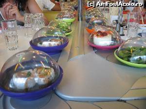[P07] Observati, in dreapta, sus, unul dintre deserturi, un cheesecake (tortulet de branza) cu fructe de padure » foto by Cucu Bau
 - 
<span class="allrVoted glyphicon glyphicon-heart hidden" id="av594641"></span>
<a class="m-l-10 hidden" id="sv594641" onclick="voting_Foto_DelVot(,594641,9129)" role="button">șterge vot <span class="glyphicon glyphicon-remove"></span></a>
<a id="v9594641" class=" c-red"  onclick="voting_Foto_SetVot(594641)" role="button"><span class="glyphicon glyphicon-heart-empty"></span> <b>LIKE</b> = Votează poza</a> <img class="hidden"  id="f594641W9" src="/imagini/loader.gif" border="0" /><span class="AjErrMes hidden" id="e594641ErM"></span>