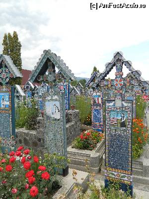 [P04] Cimitirul vesel de la Săpânța.  » foto by Corneliu D
 - 
<span class="allrVoted glyphicon glyphicon-heart hidden" id="av511934"></span>
<a class="m-l-10 hidden" id="sv511934" onclick="voting_Foto_DelVot(,511934,9142)" role="button">șterge vot <span class="glyphicon glyphicon-remove"></span></a>
<a id="v9511934" class=" c-red"  onclick="voting_Foto_SetVot(511934)" role="button"><span class="glyphicon glyphicon-heart-empty"></span> <b>LIKE</b> = Votează poza</a> <img class="hidden"  id="f511934W9" src="/imagini/loader.gif" border="0" /><span class="AjErrMes hidden" id="e511934ErM"></span>