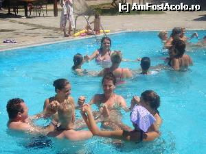 [P07] Jocuri la piscina, foarte distractiv!  » foto by elga
 - 
<span class="allrVoted glyphicon glyphicon-heart hidden" id="av496072"></span>
<a class="m-l-10 hidden" id="sv496072" onclick="voting_Foto_DelVot(,496072,9158)" role="button">șterge vot <span class="glyphicon glyphicon-remove"></span></a>
<a id="v9496072" class=" c-red"  onclick="voting_Foto_SetVot(496072)" role="button"><span class="glyphicon glyphicon-heart-empty"></span> <b>LIKE</b> = Votează poza</a> <img class="hidden"  id="f496072W9" src="/imagini/loader.gif" border="0" /><span class="AjErrMes hidden" id="e496072ErM"></span>