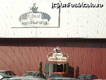 [P01] Intrarea in restaurant din exterior, adica din parcare. » foto by ilincalif*
 - 
<span class="allrVoted glyphicon glyphicon-heart hidden" id="av233360"></span>
<a class="m-l-10 hidden" id="sv233360" onclick="voting_Foto_DelVot(,233360,9207)" role="button">șterge vot <span class="glyphicon glyphicon-remove"></span></a>
<a id="v9233360" class=" c-red"  onclick="voting_Foto_SetVot(233360)" role="button"><span class="glyphicon glyphicon-heart-empty"></span> <b>LIKE</b> = Votează poza</a> <img class="hidden"  id="f233360W9" src="/imagini/loader.gif" border="0" /><span class="AjErrMes hidden" id="e233360ErM"></span>