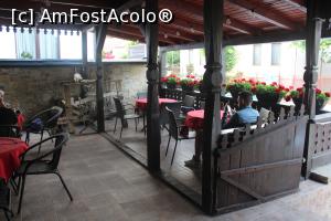 [P01] Suceava, Restaurantul Casa Bucovineană, Terasa din față, frumos Cerdac tradițional din lemn » foto by mprofeanu
 - 
<span class="allrVoted glyphicon glyphicon-heart hidden" id="av1309693"></span>
<a class="m-l-10 hidden" id="sv1309693" onclick="voting_Foto_DelVot(,1309693,9207)" role="button">șterge vot <span class="glyphicon glyphicon-remove"></span></a>
<a id="v91309693" class=" c-red"  onclick="voting_Foto_SetVot(1309693)" role="button"><span class="glyphicon glyphicon-heart-empty"></span> <b>LIKE</b> = Votează poza</a> <img class="hidden"  id="f1309693W9" src="/imagini/loader.gif" border="0" /><span class="AjErrMes hidden" id="e1309693ErM"></span>