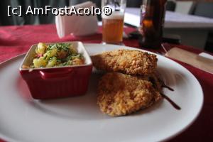 [P06] Suceava, Restaurantul Casa Bucovineană, Șnițel vienez și Cartofi țărănești » foto by mprofeanu
 - 
<span class="allrVoted glyphicon glyphicon-heart hidden" id="av1309698"></span>
<a class="m-l-10 hidden" id="sv1309698" onclick="voting_Foto_DelVot(,1309698,9207)" role="button">șterge vot <span class="glyphicon glyphicon-remove"></span></a>
<a id="v91309698" class=" c-red"  onclick="voting_Foto_SetVot(1309698)" role="button"><span class="glyphicon glyphicon-heart-empty"></span> <b>LIKE</b> = Votează poza</a> <img class="hidden"  id="f1309698W9" src="/imagini/loader.gif" border="0" /><span class="AjErrMes hidden" id="e1309698ErM"></span>
