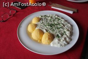[P07] Suceava, Restaurantul Casa Bucovineană, Ciulamaua de pui cu hribi, porție mare și tare bună... » foto by mprofeanu
 - 
<span class="allrVoted glyphicon glyphicon-heart hidden" id="av1309699"></span>
<a class="m-l-10 hidden" id="sv1309699" onclick="voting_Foto_DelVot(,1309699,9207)" role="button">șterge vot <span class="glyphicon glyphicon-remove"></span></a>
<a id="v91309699" class=" c-red"  onclick="voting_Foto_SetVot(1309699)" role="button"><span class="glyphicon glyphicon-heart-empty"></span> <b>LIKE</b> = Votează poza</a> <img class="hidden"  id="f1309699W9" src="/imagini/loader.gif" border="0" /><span class="AjErrMes hidden" id="e1309699ErM"></span>