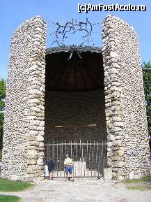 [P38] Memorialul de la Dachau - Capela Catolica » foto by RoF*
 - 
<span class="allrVoted glyphicon glyphicon-heart hidden" id="av377956"></span>
<a class="m-l-10 hidden" id="sv377956" onclick="voting_Foto_DelVot(,377956,9209)" role="button">șterge vot <span class="glyphicon glyphicon-remove"></span></a>
<a id="v9377956" class=" c-red"  onclick="voting_Foto_SetVot(377956)" role="button"><span class="glyphicon glyphicon-heart-empty"></span> <b>LIKE</b> = Votează poza</a> <img class="hidden"  id="f377956W9" src="/imagini/loader.gif" border="0" /><span class="AjErrMes hidden" id="e377956ErM"></span>