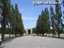 [P41] Memorialul de la Dachau - Aleea cu plopi - vedere catre Capela Catolica » foto by RoF*
 - 
<span class="allrVoted glyphicon glyphicon-heart hidden" id="av377959"></span>
<a class="m-l-10 hidden" id="sv377959" onclick="voting_Foto_DelVot(,377959,9209)" role="button">șterge vot <span class="glyphicon glyphicon-remove"></span></a>
<a id="v9377959" class=" c-red"  onclick="voting_Foto_SetVot(377959)" role="button"><span class="glyphicon glyphicon-heart-empty"></span> <b>LIKE</b> = Votează poza</a> <img class="hidden"  id="f377959W9" src="/imagini/loader.gif" border="0" /><span class="AjErrMes hidden" id="e377959ErM"></span>