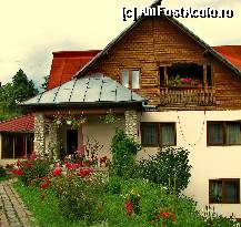 [P03] Pensiunea Roata Norocului, Rucar » foto by private_rayen
 - 
<span class="allrVoted glyphicon glyphicon-heart hidden" id="av305998"></span>
<a class="m-l-10 hidden" id="sv305998" onclick="voting_Foto_DelVot(,305998,9222)" role="button">șterge vot <span class="glyphicon glyphicon-remove"></span></a>
<a id="v9305998" class=" c-red"  onclick="voting_Foto_SetVot(305998)" role="button"><span class="glyphicon glyphicon-heart-empty"></span> <b>LIKE</b> = Votează poza</a> <img class="hidden"  id="f305998W9" src="/imagini/loader.gif" border="0" /><span class="AjErrMes hidden" id="e305998ErM"></span>