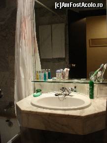 [P11] Interior camera baie,cosmeticele oferite de hotel (sticlutele mic) » foto by Cristina67
 - 
<span class="allrVoted glyphicon glyphicon-heart hidden" id="av214833"></span>
<a class="m-l-10 hidden" id="sv214833" onclick="voting_Foto_DelVot(,214833,9231)" role="button">șterge vot <span class="glyphicon glyphicon-remove"></span></a>
<a id="v9214833" class=" c-red"  onclick="voting_Foto_SetVot(214833)" role="button"><span class="glyphicon glyphicon-heart-empty"></span> <b>LIKE</b> = Votează poza</a> <img class="hidden"  id="f214833W9" src="/imagini/loader.gif" border="0" /><span class="AjErrMes hidden" id="e214833ErM"></span>