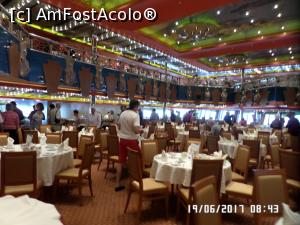 [P20] Mic dejun în restaurantul Smeralda, aici este puntea 3, cina o luam pe puntea superioară. Se observă ferestrele mari ce oferă priveliștea panoramică a mării » foto by Alina53
 - 
<span class="allrVoted glyphicon glyphicon-heart hidden" id="av881149"></span>
<a class="m-l-10 hidden" id="sv881149" onclick="voting_Foto_DelVot(,881149,9234)" role="button">șterge vot <span class="glyphicon glyphicon-remove"></span></a>
<a id="v9881149" class=" c-red"  onclick="voting_Foto_SetVot(881149)" role="button"><span class="glyphicon glyphicon-heart-empty"></span> <b>LIKE</b> = Votează poza</a> <img class="hidden"  id="f881149W9" src="/imagini/loader.gif" border="0" /><span class="AjErrMes hidden" id="e881149ErM"></span>