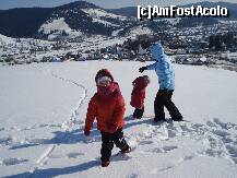 [P10] Bataie cu bulgari de zapada. Panorama satului vazuta din varful derdelusilui. » foto by lucsim
 - 
<span class="allrVoted glyphicon glyphicon-heart hidden" id="av214953"></span>
<a class="m-l-10 hidden" id="sv214953" onclick="voting_Foto_DelVot(,214953,9238)" role="button">șterge vot <span class="glyphicon glyphicon-remove"></span></a>
<a id="v9214953" class=" c-red"  onclick="voting_Foto_SetVot(214953)" role="button"><span class="glyphicon glyphicon-heart-empty"></span> <b>LIKE</b> = Votează poza</a> <img class="hidden"  id="f214953W9" src="/imagini/loader.gif" border="0" /><span class="AjErrMes hidden" id="e214953ErM"></span>