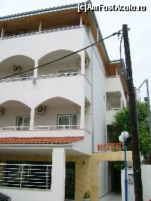 [P13] ETAJUL 2 pe colt balconul camerei unde am fost cazati » foto by crismar2011
 - 
<span class="allrVoted glyphicon glyphicon-heart hidden" id="av338571"></span>
<a class="m-l-10 hidden" id="sv338571" onclick="voting_Foto_DelVot(,338571,9242)" role="button">șterge vot <span class="glyphicon glyphicon-remove"></span></a>
<a id="v9338571" class=" c-red"  onclick="voting_Foto_SetVot(338571)" role="button"><span class="glyphicon glyphicon-heart-empty"></span> <b>LIKE</b> = Votează poza</a> <img class="hidden"  id="f338571W9" src="/imagini/loader.gif" border="0" /><span class="AjErrMes hidden" id="e338571ErM"></span>