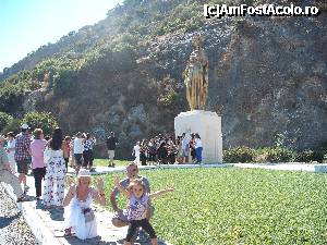 [P04] Oprire la statuia Fecioarei » foto by maria55 †
 - 
<span class="allrVoted glyphicon glyphicon-heart hidden" id="av391075"></span>
<a class="m-l-10 hidden" id="sv391075" onclick="voting_Foto_DelVot(,391075,9243)" role="button">șterge vot <span class="glyphicon glyphicon-remove"></span></a>
<a id="v9391075" class=" c-red"  onclick="voting_Foto_SetVot(391075)" role="button"><span class="glyphicon glyphicon-heart-empty"></span> <b>LIKE</b> = Votează poza</a> <img class="hidden"  id="f391075W9" src="/imagini/loader.gif" border="0" /><span class="AjErrMes hidden" id="e391075ErM"></span>