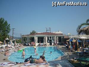 [P01] piscina hotelului » foto by paulas*
 - 
<span class="allrVoted glyphicon glyphicon-heart hidden" id="av372954"></span>
<a class="m-l-10 hidden" id="sv372954" onclick="voting_Foto_DelVot(,372954,9250)" role="button">șterge vot <span class="glyphicon glyphicon-remove"></span></a>
<a id="v9372954" class=" c-red"  onclick="voting_Foto_SetVot(372954)" role="button"><span class="glyphicon glyphicon-heart-empty"></span> <b>LIKE</b> = Votează poza</a> <img class="hidden"  id="f372954W9" src="/imagini/loader.gif" border="0" /><span class="AjErrMes hidden" id="e372954ErM"></span>