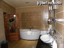 [P20] in partea stanga a baii cada cu jacuzzi » foto by C.Todi
 - 
<span class="allrVoted glyphicon glyphicon-heart hidden" id="av216424"></span>
<a class="m-l-10 hidden" id="sv216424" onclick="voting_Foto_DelVot(,216424,9264)" role="button">șterge vot <span class="glyphicon glyphicon-remove"></span></a>
<a id="v9216424" class=" c-red"  onclick="voting_Foto_SetVot(216424)" role="button"><span class="glyphicon glyphicon-heart-empty"></span> <b>LIKE</b> = Votează poza</a> <img class="hidden"  id="f216424W9" src="/imagini/loader.gif" border="0" /><span class="AjErrMes hidden" id="e216424ErM"></span>