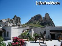 [P09] vedere de pe terasa camerei inspre castelul Uchisar. In dreapta jos a imaginii se observa camera unde am stat. » foto by C.Todi
 - 
<span class="allrVoted glyphicon glyphicon-heart hidden" id="av216413"></span>
<a class="m-l-10 hidden" id="sv216413" onclick="voting_Foto_DelVot(,216413,9264)" role="button">șterge vot <span class="glyphicon glyphicon-remove"></span></a>
<a id="v9216413" class=" c-red"  onclick="voting_Foto_SetVot(216413)" role="button"><span class="glyphicon glyphicon-heart-empty"></span> <b>LIKE</b> = Votează poza</a> <img class="hidden"  id="f216413W9" src="/imagini/loader.gif" border="0" /><span class="AjErrMes hidden" id="e216413ErM"></span>
