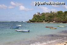 [P15] Nusa Dua- in aceasta zona se poate face baie in mare fara nici o problema - intrarea este lina si curentii de apa nu sunt asa de puternici. In departare vedeti un mic templu sus pe stanca » foto by Pami*
 - 
<span class="allrVoted glyphicon glyphicon-heart hidden" id="av216615"></span>
<a class="m-l-10 hidden" id="sv216615" onclick="voting_Foto_DelVot(,216615,9272)" role="button">șterge vot <span class="glyphicon glyphicon-remove"></span></a>
<a id="v9216615" class=" c-red"  onclick="voting_Foto_SetVot(216615)" role="button"><span class="glyphicon glyphicon-heart-empty"></span> <b>LIKE</b> = Votează poza</a> <img class="hidden"  id="f216615W9" src="/imagini/loader.gif" border="0" /><span class="AjErrMes hidden" id="e216615ErM"></span>