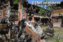 [P03] muzeul din Denpasar arata ca un mic palat, cei doi demoni / serpi ii pazesc intrarea » foto by Pami*
 - 
<span class="allrVoted glyphicon glyphicon-heart hidden" id="av216564"></span>
<a class="m-l-10 hidden" id="sv216564" onclick="voting_Foto_DelVot(,216564,9272)" role="button">șterge vot <span class="glyphicon glyphicon-remove"></span></a>
<a id="v9216564" class=" c-red"  onclick="voting_Foto_SetVot(216564)" role="button"><span class="glyphicon glyphicon-heart-empty"></span> <b>LIKE</b> = Votează poza</a> <img class="hidden"  id="f216564W9" src="/imagini/loader.gif" border="0" /><span class="AjErrMes hidden" id="e216564ErM"></span>