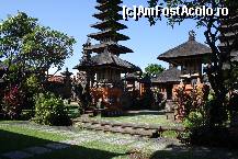 [P05] dupa ce ai trecut de poarta de intrare te aflii intr-o curte plina de pagode cu zeci de acoperisuri. fiecare dintre aceste pagode este dedicata unui zeu la care te poti inchina » foto by Pami*
 - 
<span class="allrVoted glyphicon glyphicon-heart hidden" id="av216577"></span>
<a class="m-l-10 hidden" id="sv216577" onclick="voting_Foto_DelVot(,216577,9272)" role="button">șterge vot <span class="glyphicon glyphicon-remove"></span></a>
<a id="v9216577" class=" c-red"  onclick="voting_Foto_SetVot(216577)" role="button"><span class="glyphicon glyphicon-heart-empty"></span> <b>LIKE</b> = Votează poza</a> <img class="hidden"  id="f216577W9" src="/imagini/loader.gif" border="0" /><span class="AjErrMes hidden" id="e216577ErM"></span>
