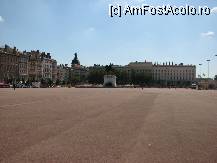 [P15] Place Bellecour, pentru mine destul de seacă în sine.. » foto by Larissa
 - 
<span class="allrVoted glyphicon glyphicon-heart hidden" id="av217848"></span>
<a class="m-l-10 hidden" id="sv217848" onclick="voting_Foto_DelVot(,217848,9297)" role="button">șterge vot <span class="glyphicon glyphicon-remove"></span></a>
<a id="v9217848" class=" c-red"  onclick="voting_Foto_SetVot(217848)" role="button"><span class="glyphicon glyphicon-heart-empty"></span> <b>LIKE</b> = Votează poza</a> <img class="hidden"  id="f217848W9" src="/imagini/loader.gif" border="0" /><span class="AjErrMes hidden" id="e217848ErM"></span>